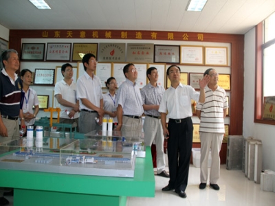2012.7.28日山東天意兩項科技成果鑒定順利通過，北京領導專家，到我公司參觀指導